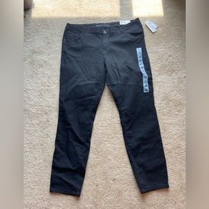 NWT, Old Navy Famous Jeans Low Rise Rockstar Super Skinny, Size 20